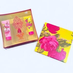 Betsey Johnson Roses Perfume Gift Set